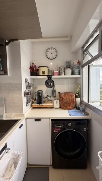 408A Northshore Drive HDB Flat For Sale at S$ 520,000 | PropertyGuru Singapore - Kitchen