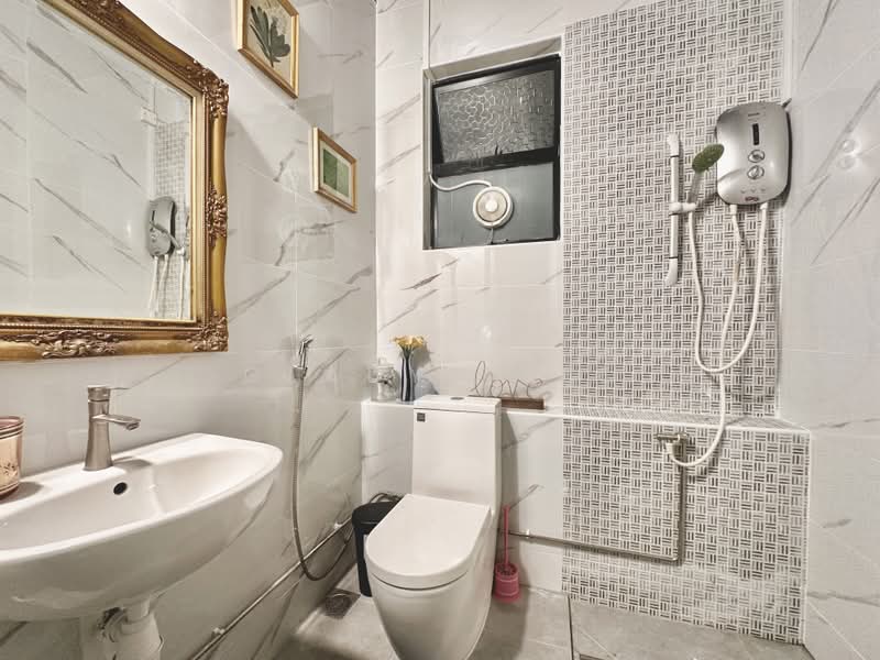 Kim Sia Court, 1 Jalan Jintan, Room Rental, 100 sqft, Apartment For Rent, by Gladys Kee, 60185502 - Bathroom - PropertyGuru.com.sg