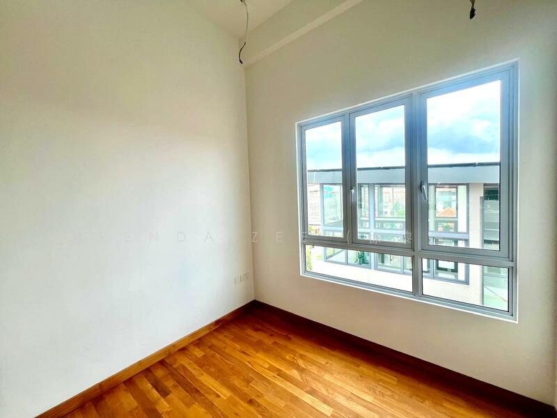 Freehold 3-storey semi-detached for sale