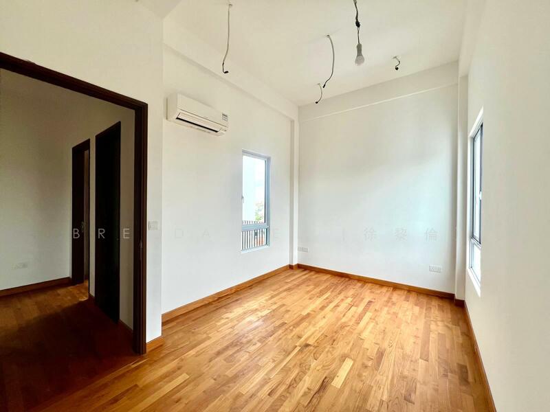 Freehold 3-storey semi-detached for sale