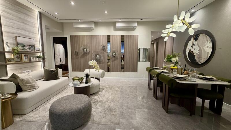 Wide landscape living dining area