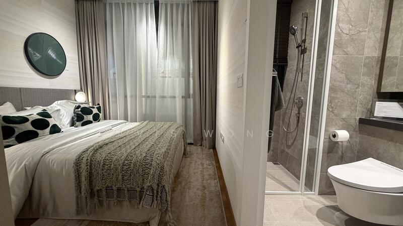 Junior master with ensuite bath