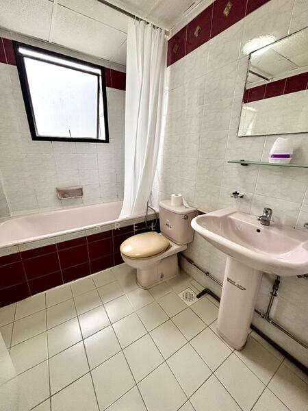 MBR01 - Attached Bathroom