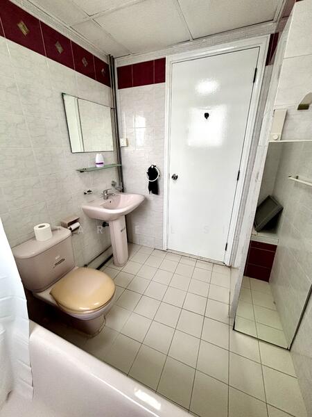 MBR01 - Attached Bathroom