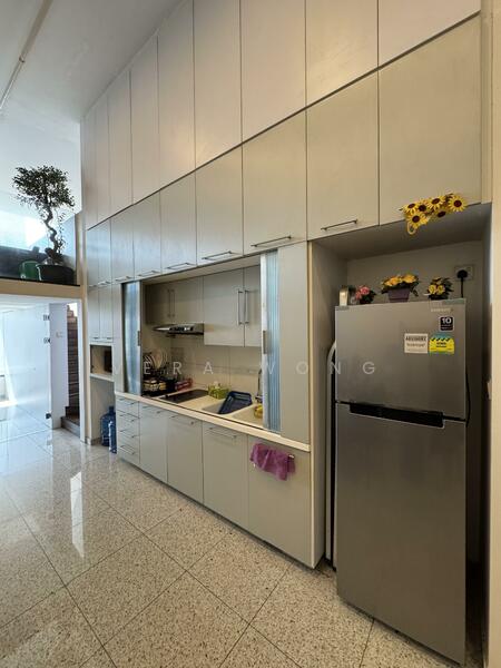 The Central, 6 Eu Tong Sen Street, 625 sqft, Office For Rent, by Vera Wong, 60185970 - Kitchen - CommercialGuru.com.sg