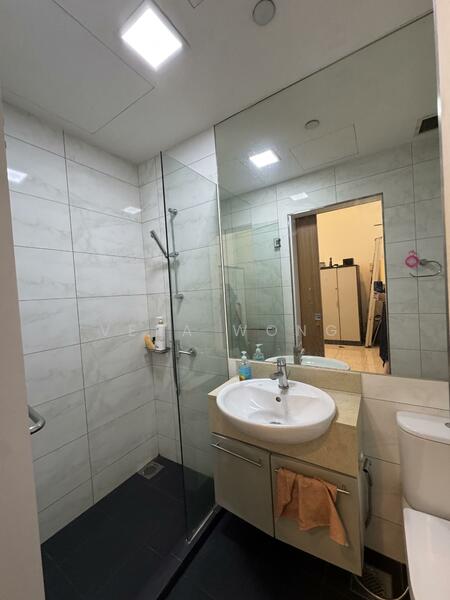 The Central, 6 Eu Tong Sen Street, 625 sqft, Office For Rent, by Vera Wong, 60185970 - Bathroom - CommercialGuru.com.sg