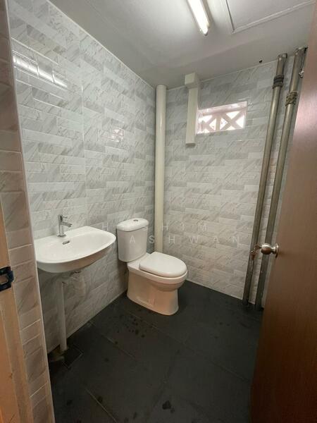 Arab Street, Arab Street, 2,883 sqft, Shop / Shophouse For Rent, by Hashim Bahashwan, 60186372 - Bathroom - CommercialGuru.com.sg