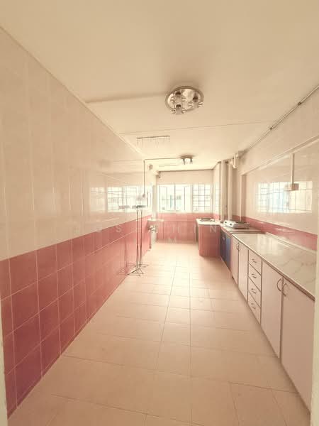 273 Yishun Street 22 HDB Flat For Sale at S$ 538,000 | PropertyGuru Singapore - Kitchen