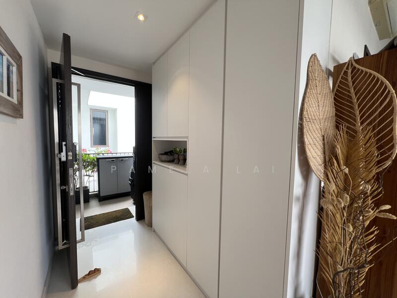 Entrance with Shoe/Cabinet