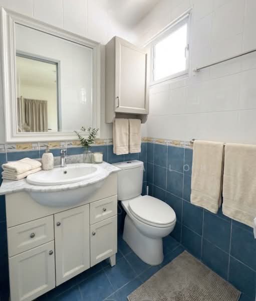 117 Ang Mo Kio Avenue 4 HDB Flat For Sale at S$ 548,000 | PropertyGuru Singapore - Bathroom