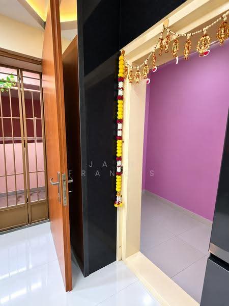 449B Bukit Batok West Avenue 9, 449B Bukit Batok West Avenue 9, Dairy Farm / Bukit Panjang / Choa Chu Kang, 3 Bedrooms, 1,001 sqft, HDB Flat For Sale, by Jane Francis, 60186567 - Entrance & Store Room - PropertyGuru.com.sg