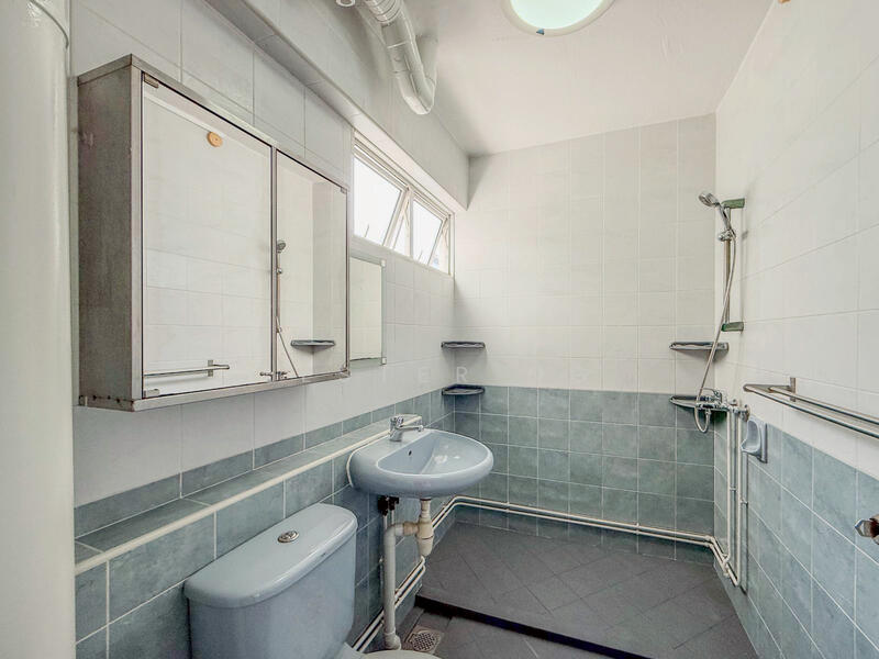 321 Serangoon Avenue 2, 321 Serangoon Avenue 2, Hougang / Punggol / Sengkang, 3 Bedrooms, 1,550 sqft, HDB Flat For Rent, by Lester Ng, 60186761 - Bathroom - PropertyGuru.com.sg