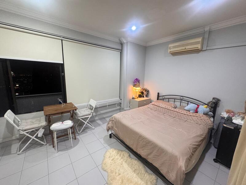 For Rent - International Plaza