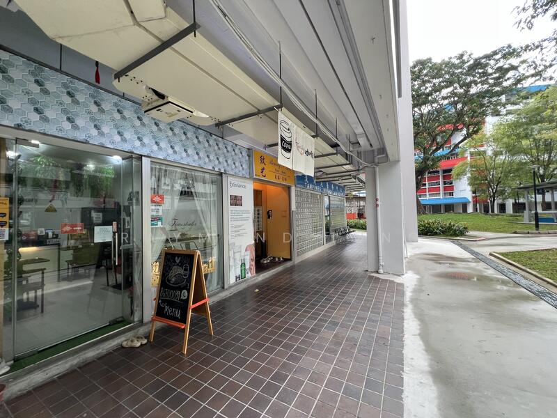 Cafe and Beauty salon at level 1