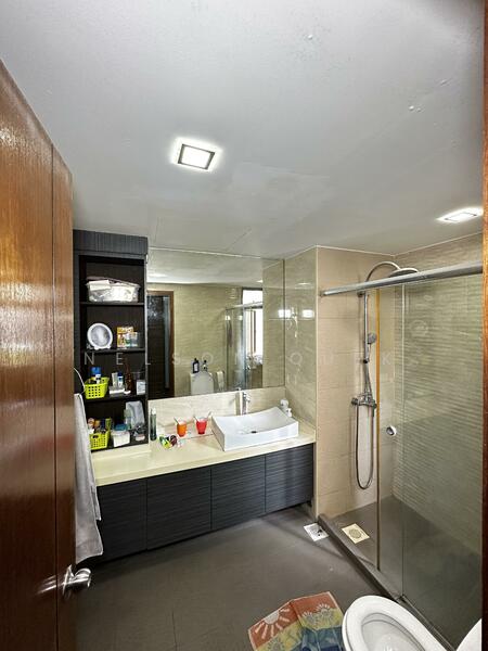 Master bedroom toilet