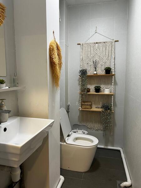 Circular Road, , 150 sqft, Shop / Shophouse For Rent, by Julian Li, 60187669 - Bathroom - CommercialGuru.com.sg