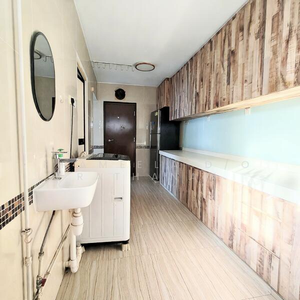 323A Sengkang East Way HDB Flat For Sale at S$ 775,000 | PropertyGuru Singapore - Kitchen