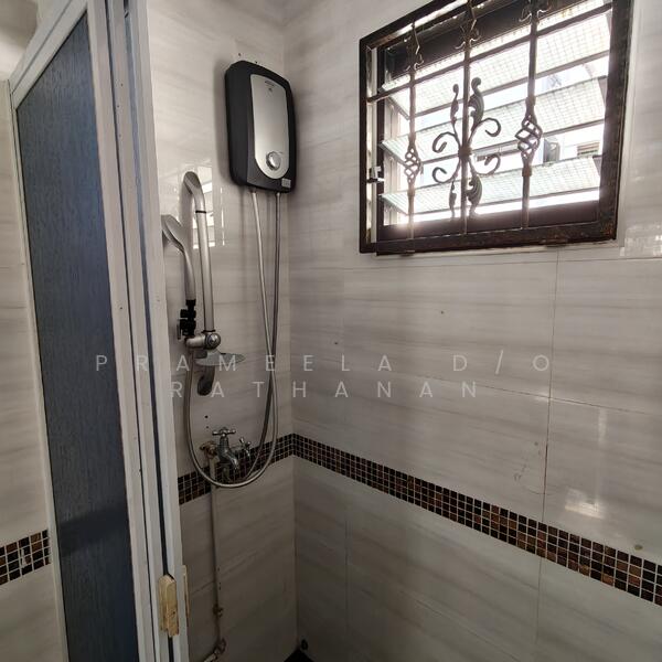 323A Sengkang East Way HDB Flat For Sale at S$ 775,000 | PropertyGuru Singapore - Bathroom