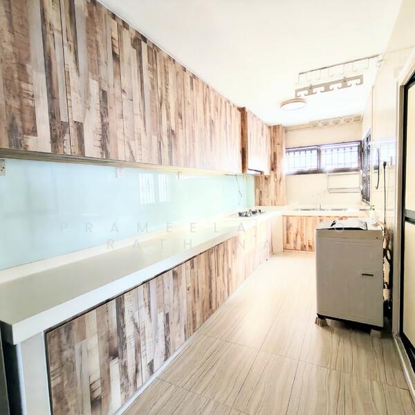 323A Sengkang East Way HDB Flat For Sale at S$ 775,000 | PropertyGuru Singapore - Kitchen