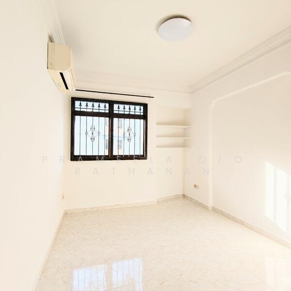 323A Sengkang East Way HDB Flat For Sale at S$ 775,000 | PropertyGuru Singapore - Bedroom