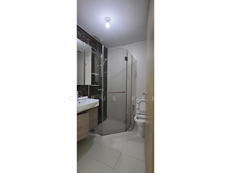 2nd bathroom at En Suite room