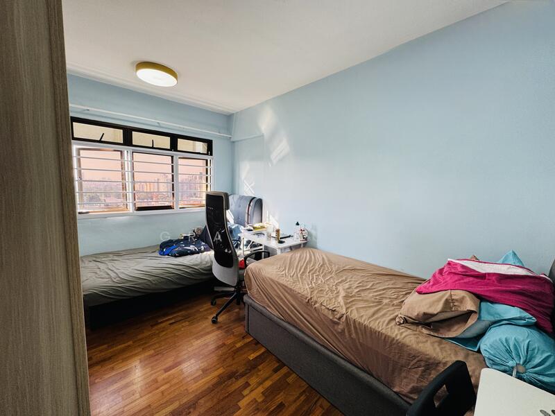 For Sale - 17 Dover Crescent