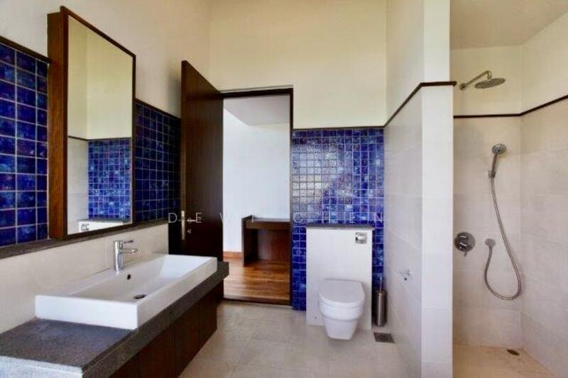 Ocean Drive Bungalow House For Sale at S$ 25,000,000 | PropertyGuru Singapore - Bathroom