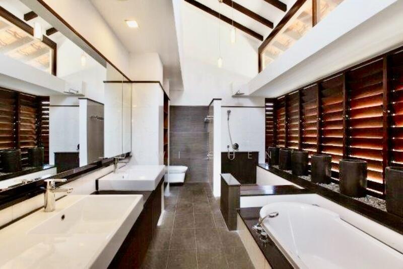 Ocean Drive Bungalow House For Sale at S$ 25,000,000 | PropertyGuru Singapore - Bathroom