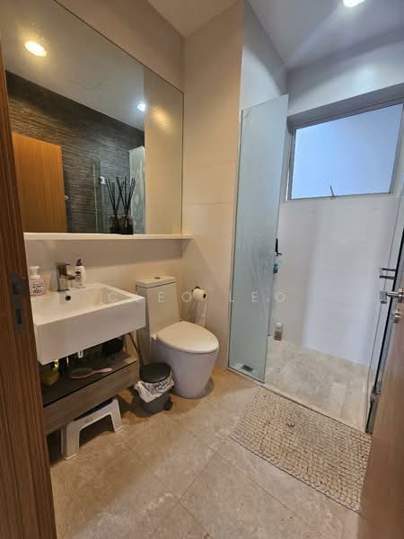 The Greenwich Condominium For Sale at S$ 1,200,000 | PropertyGuru Singapore - Bathroom