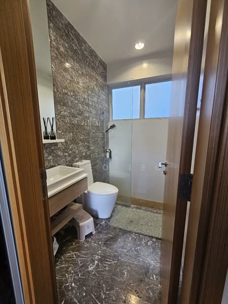 The Greenwich Condominium For Sale at S$ 1,200,000 | PropertyGuru Singapore - Bathroom