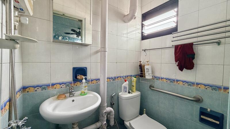 For Sale - 215 Ang Mo Kio Avenue 1