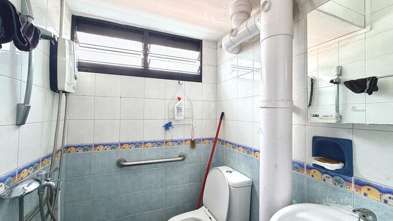 For Sale - 215 Ang Mo Kio Avenue 1