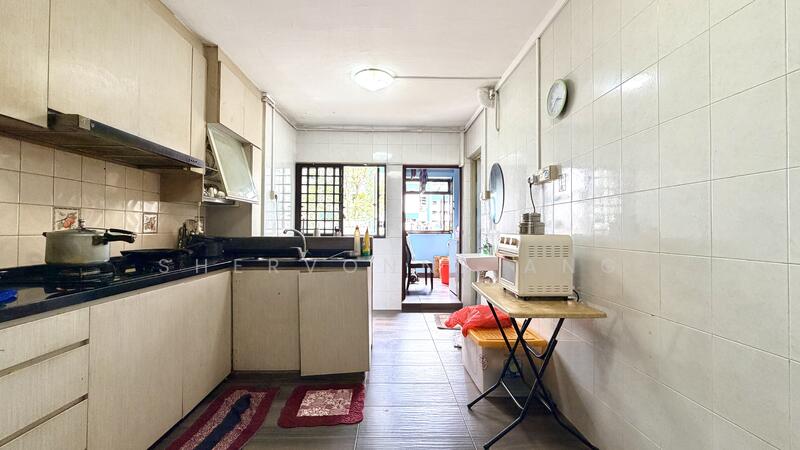 For Sale - 215 Ang Mo Kio Avenue 1