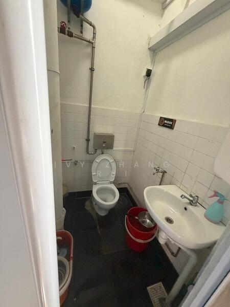Bedok reservoir hdb shophouse with accommodation, Bedok / Upper East Coast, 1,646 sqft, Shop / Shophouse For Sale, by Ivy Zhang Rui, 60189804 - Bathroom - CommercialGuru.com.sg