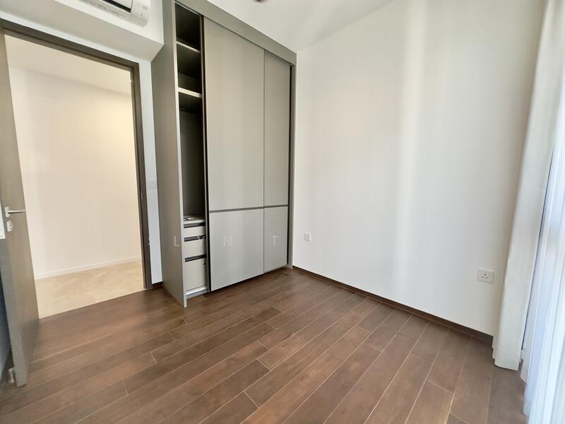 2nd Bedroom Wardrobe 