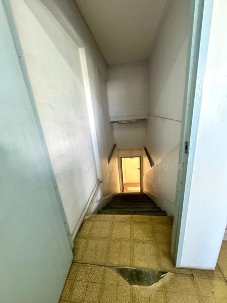 20 CHAI CHEE ROAD, 20 CHAI CHEE ROAD, 1,377 sqft, Medical For Sale, by Serene Chua, 60189873 - Internal staircase - CommercialGuru.com.sg