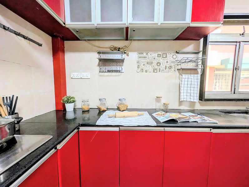 646 Jalan Tenaga HDB Flat For Sale at S$ 878,888 | PropertyGuru Singapore - Kitchen
