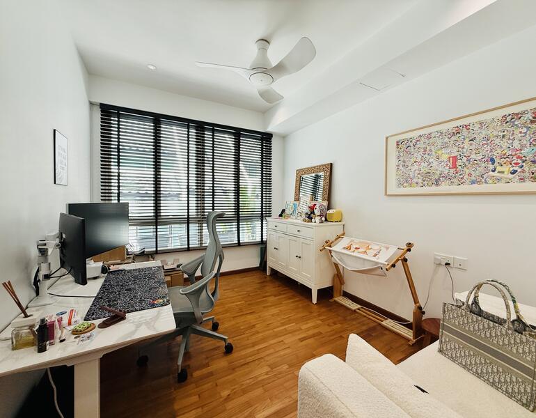 For Sale - ⭐️⭐️LANDED7772@ 3.2Xm Spacious and Bright Cluster Terrace | Near St Nicholas Girls
