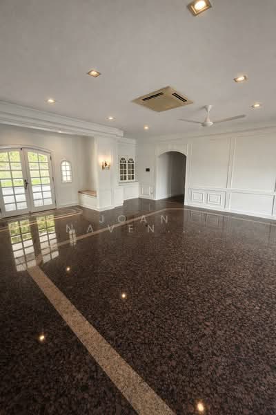 Colonial style GCB with big garden. Beautiful and cozy, Dempsey/ Holland road/ Swettenham road, 5 Bedrooms, 6,800 sqft, Good Class Bungalow For Rent, by Joan Navenza Wiguna, 60190047 - Living Room - PropertyGuru.com.sg