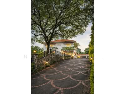 For Rent - Colonial style GCB with big garden. Beautiful and cozy