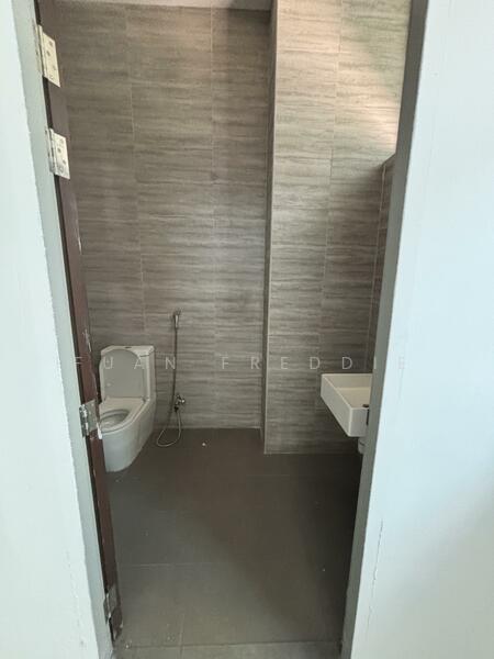 B1 Fully Fitted Ramp-up Unit for Rent @ Pasir Panjang, , 5,166 sqft, Light Industrial (B1) For Rent, by Fuan Freddie, 60190311 - CommercialGuru.com.sg