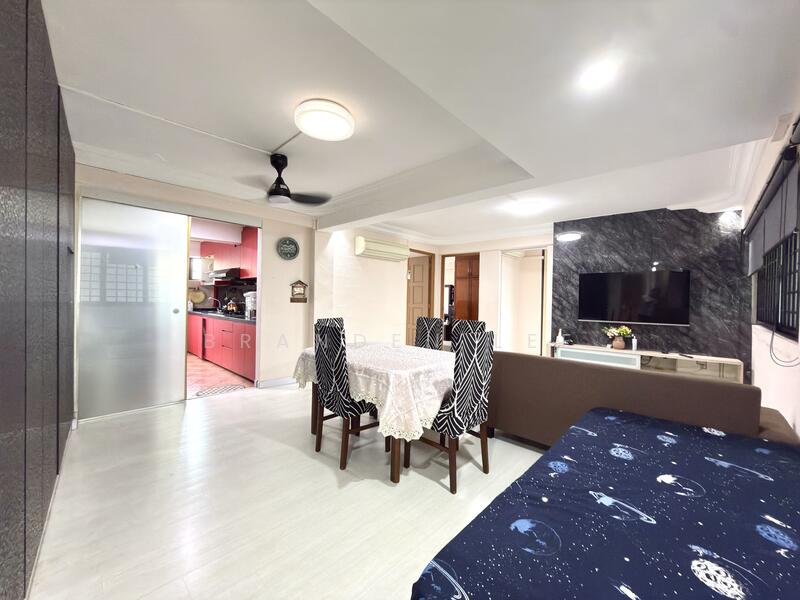 For Rent - 168A Queensway