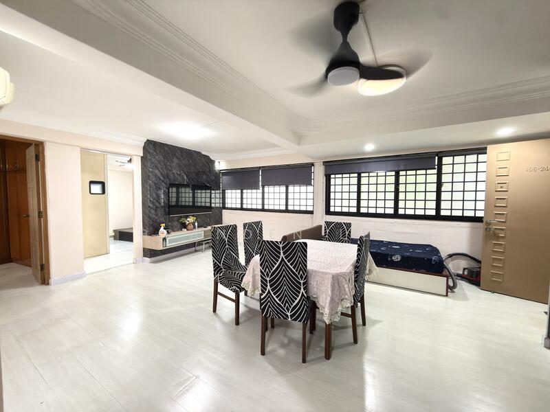 For Rent - 168A Queensway