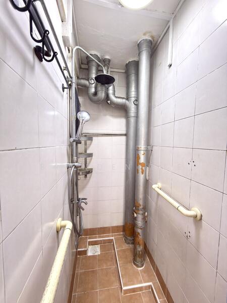 For Rent - 168A Queensway