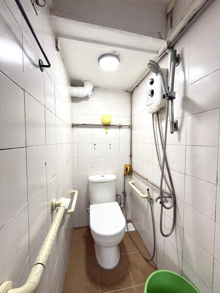 For Rent - 168A Queensway