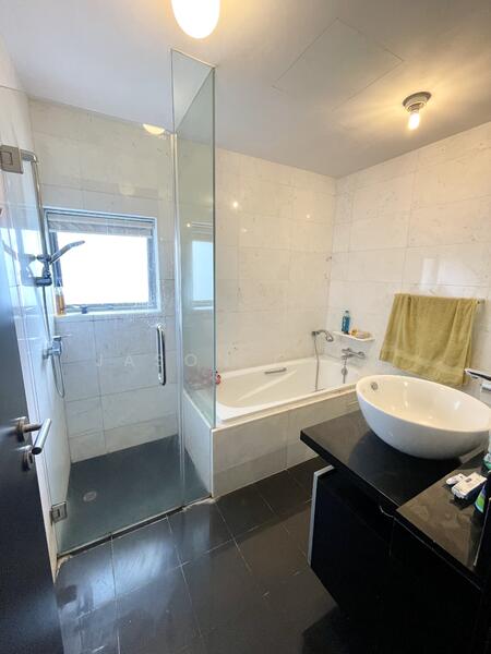 Ensuite Bathroom 1