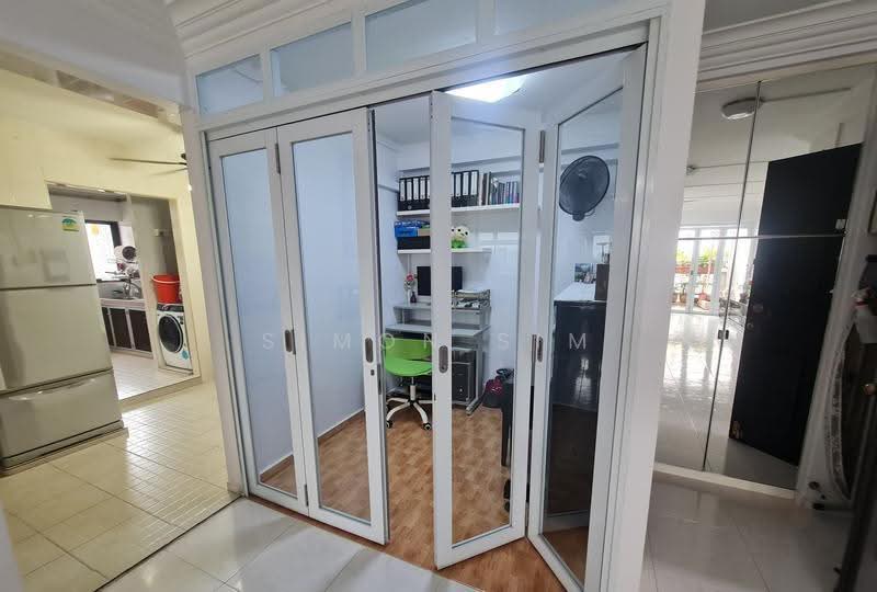 279 Toh Guan Road, 279 Toh Guan Road, Boon Lay / Jurong / Tuas, 3 Bedrooms, 1,302 sqft, HDB Flat For Sale, by Simon Sim, 60190762 - Kitchen - PropertyGuru.com.sg