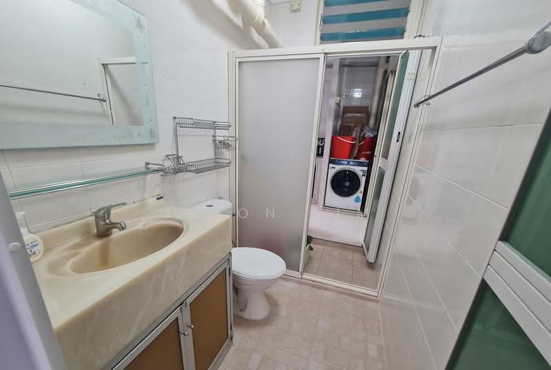 279 Toh Guan Road, 279 Toh Guan Road, Boon Lay / Jurong / Tuas, 3 Bedrooms, 1,302 sqft, HDB Flat For Sale, by Simon Sim, 60190762 - Bathroom - PropertyGuru.com.sg