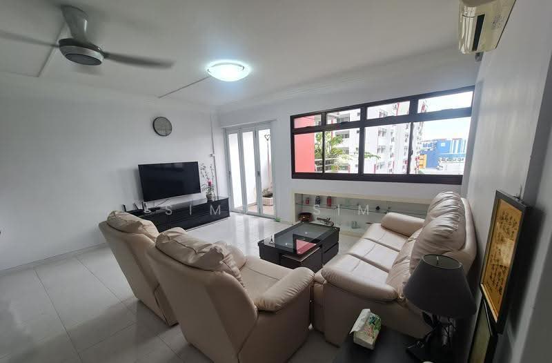 279 Toh Guan Road, 279 Toh Guan Road, Boon Lay / Jurong / Tuas, 3 Bedrooms, 1,302 sqft, HDB Flat For Sale, by Simon Sim, 60190762 - Living Room - PropertyGuru.com.sg