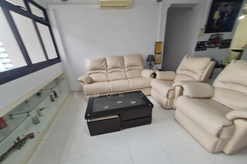 279 Toh Guan Road, 279 Toh Guan Road, Boon Lay / Jurong / Tuas, 3 Bedrooms, 1,302 sqft, HDB Flat For Sale, by Simon Sim, 60190762 - Living Room - PropertyGuru.com.sg